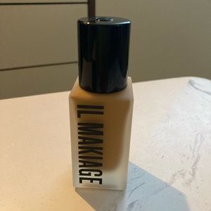 Il Makiage “Woke Up Like This” foundation shade 155. Used once.